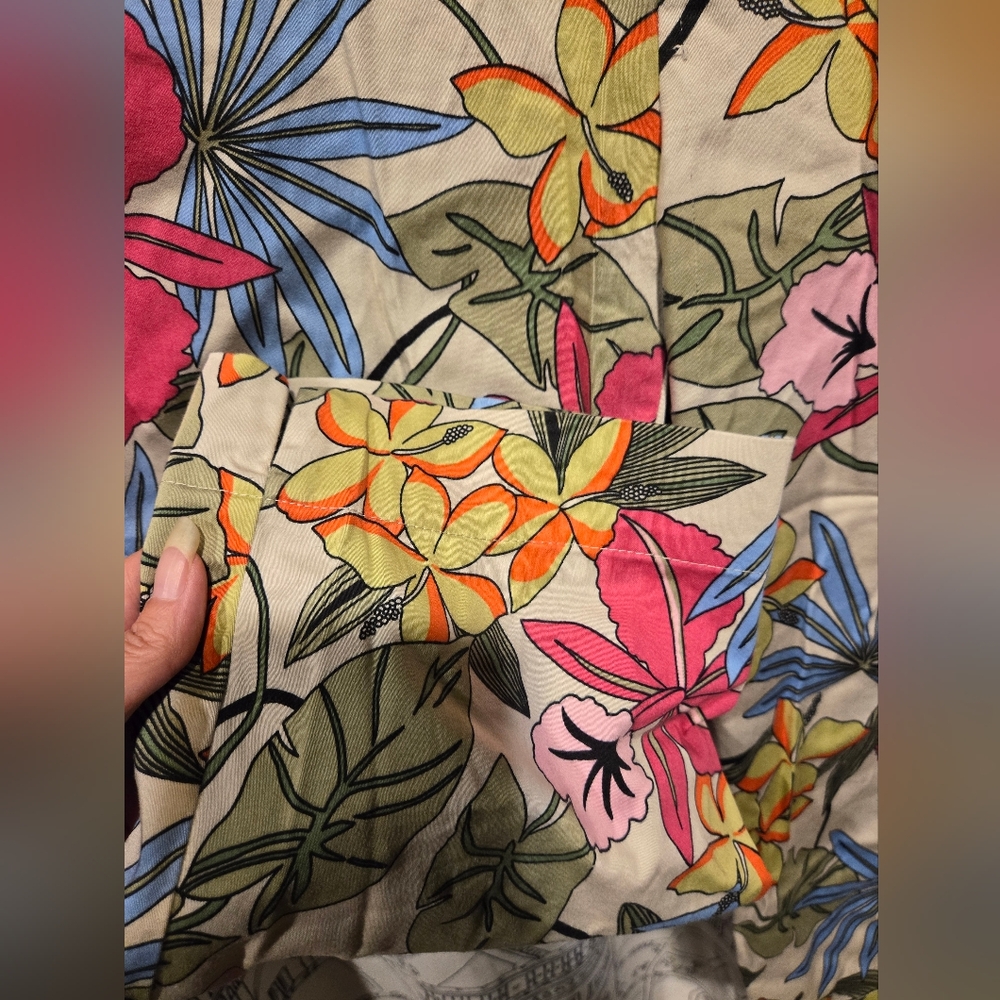 NWOT Women's White Stag Floral Capris Size 8 Petite - Picture 5 of 12